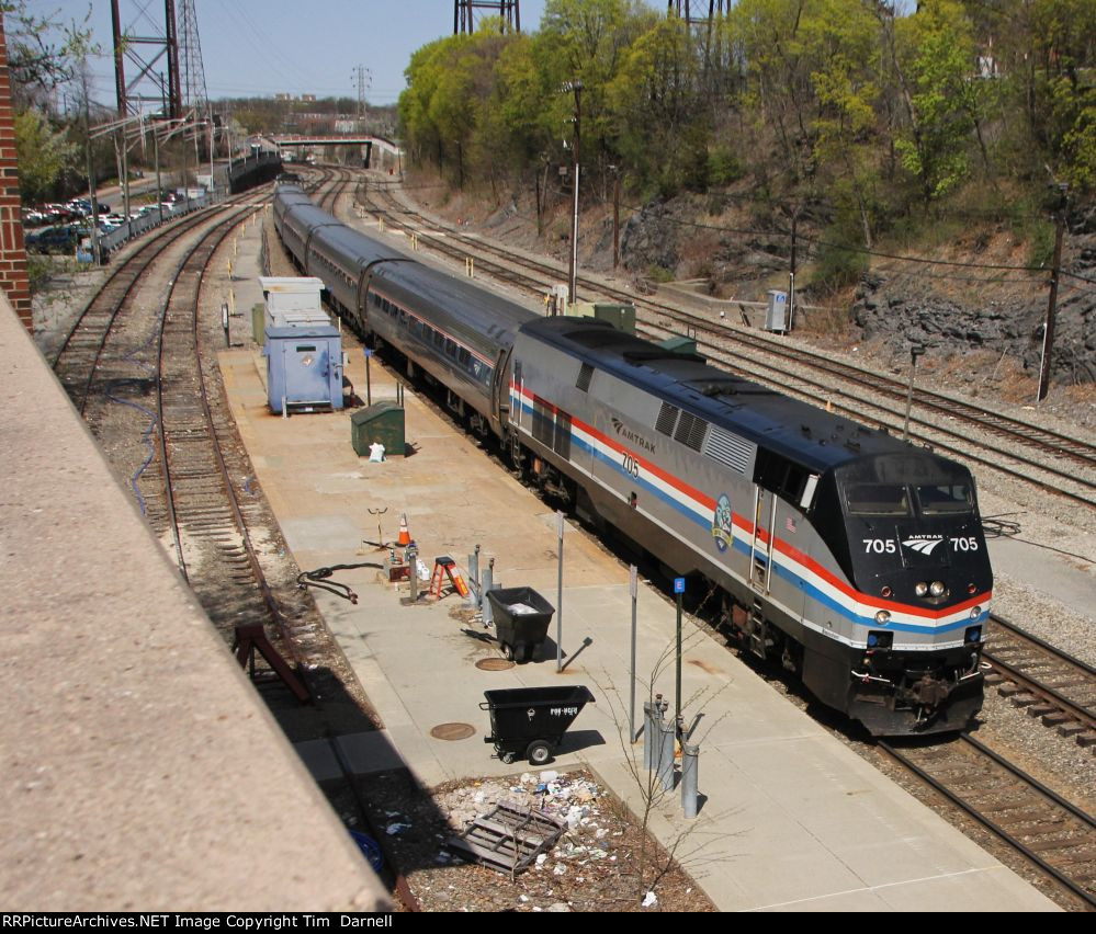 AMTK 705 arrives with train 284.